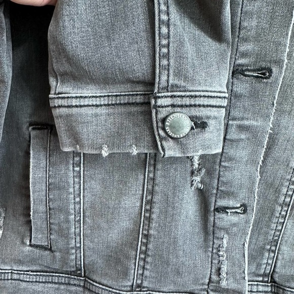 EUC, Risen Women’s Black Distressed Jean Jacket Sz Large - Picture 5 of 12